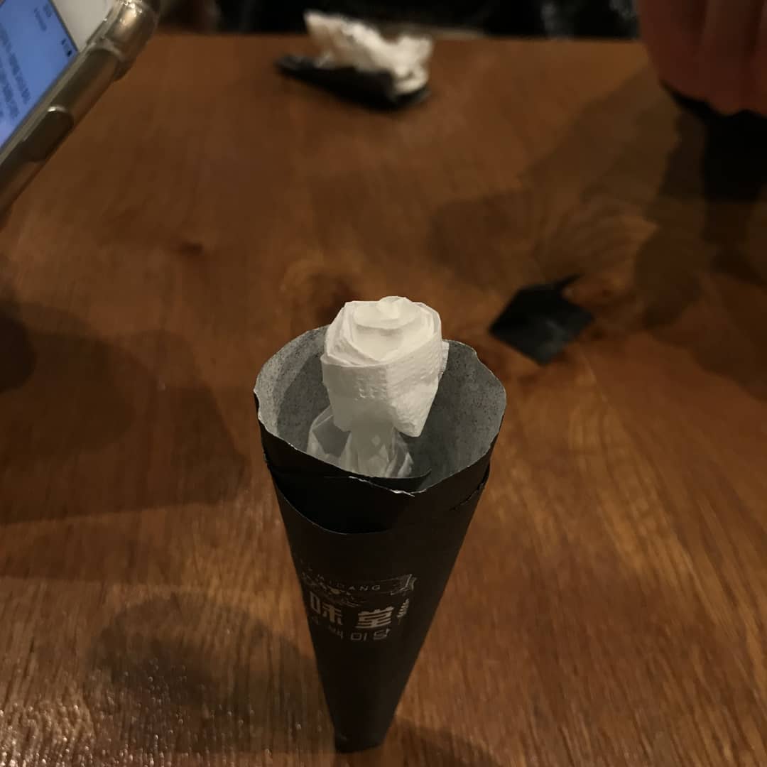  19.08.11. 종이 장미꽃 (부산 카페)