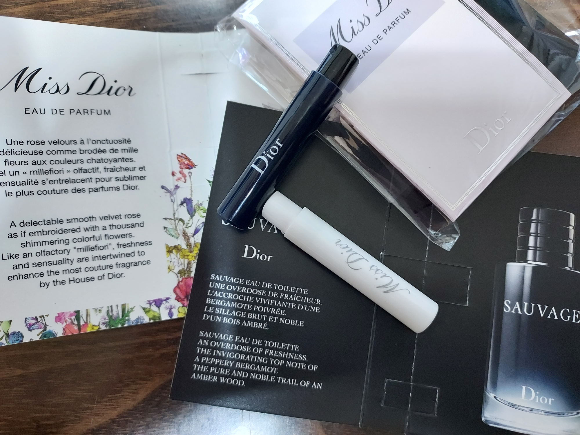  Dior 향수 샘플 이벤트