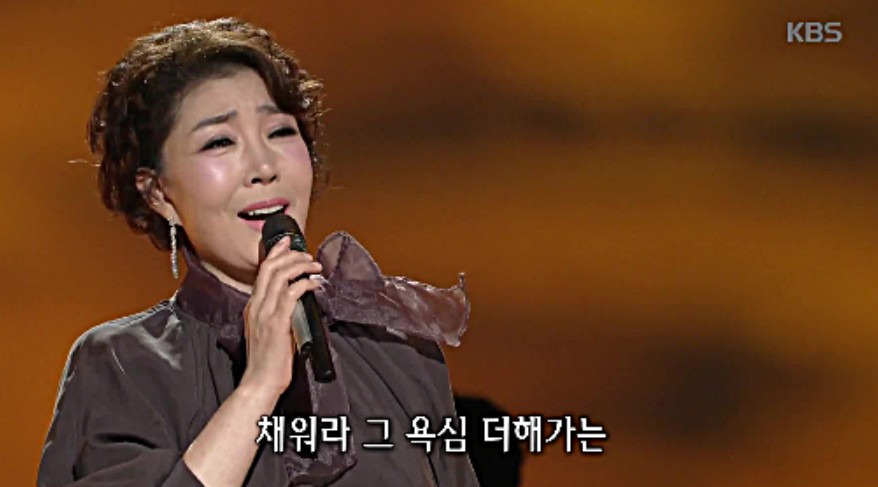 가수 강민주 회룡포