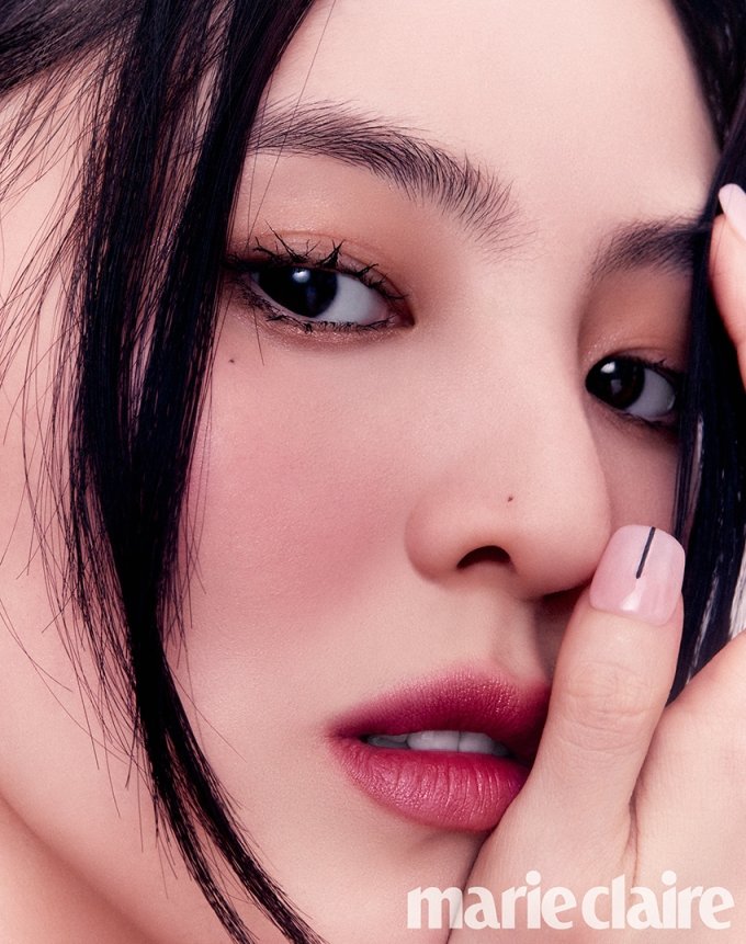  한소희 "여신미모, 핑크도 잘어울린다" 시스루 크롭 뷰티룩