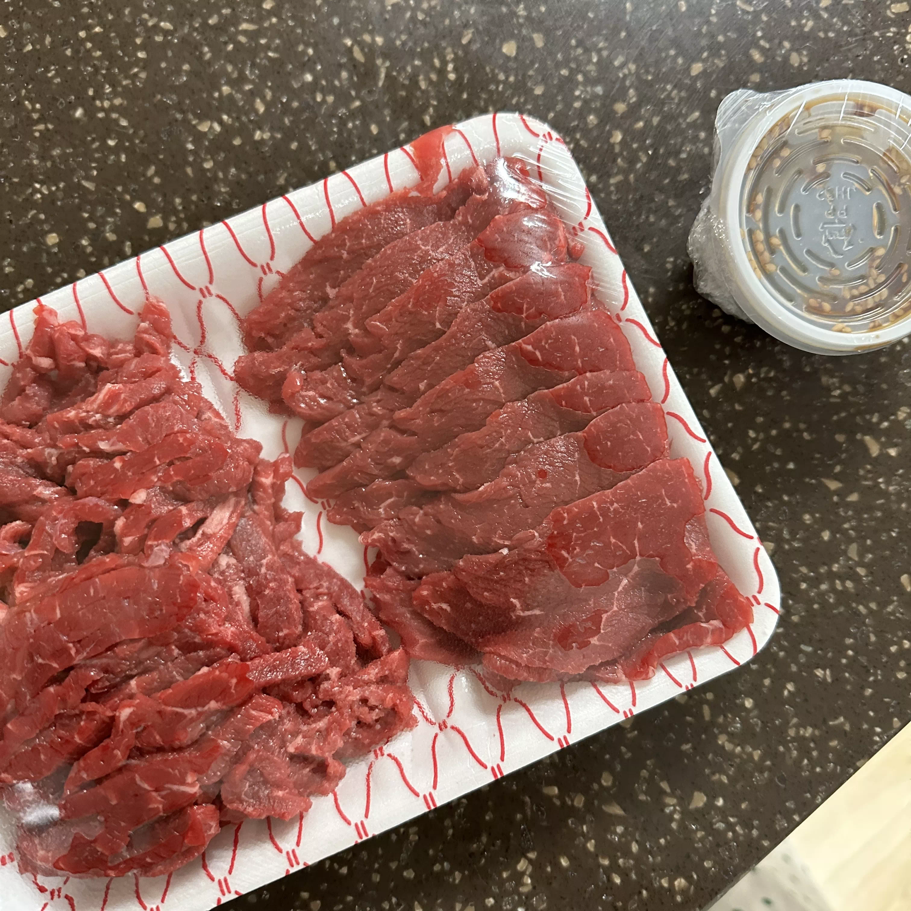 육회 반 사시미 반