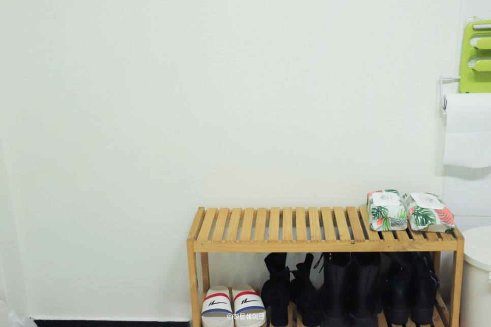 셀프인테리어 벽 페인트 칠하는 방법 벽지페인트 처음해봤는데 별거없네요. 벽지위에 칠해요. 10