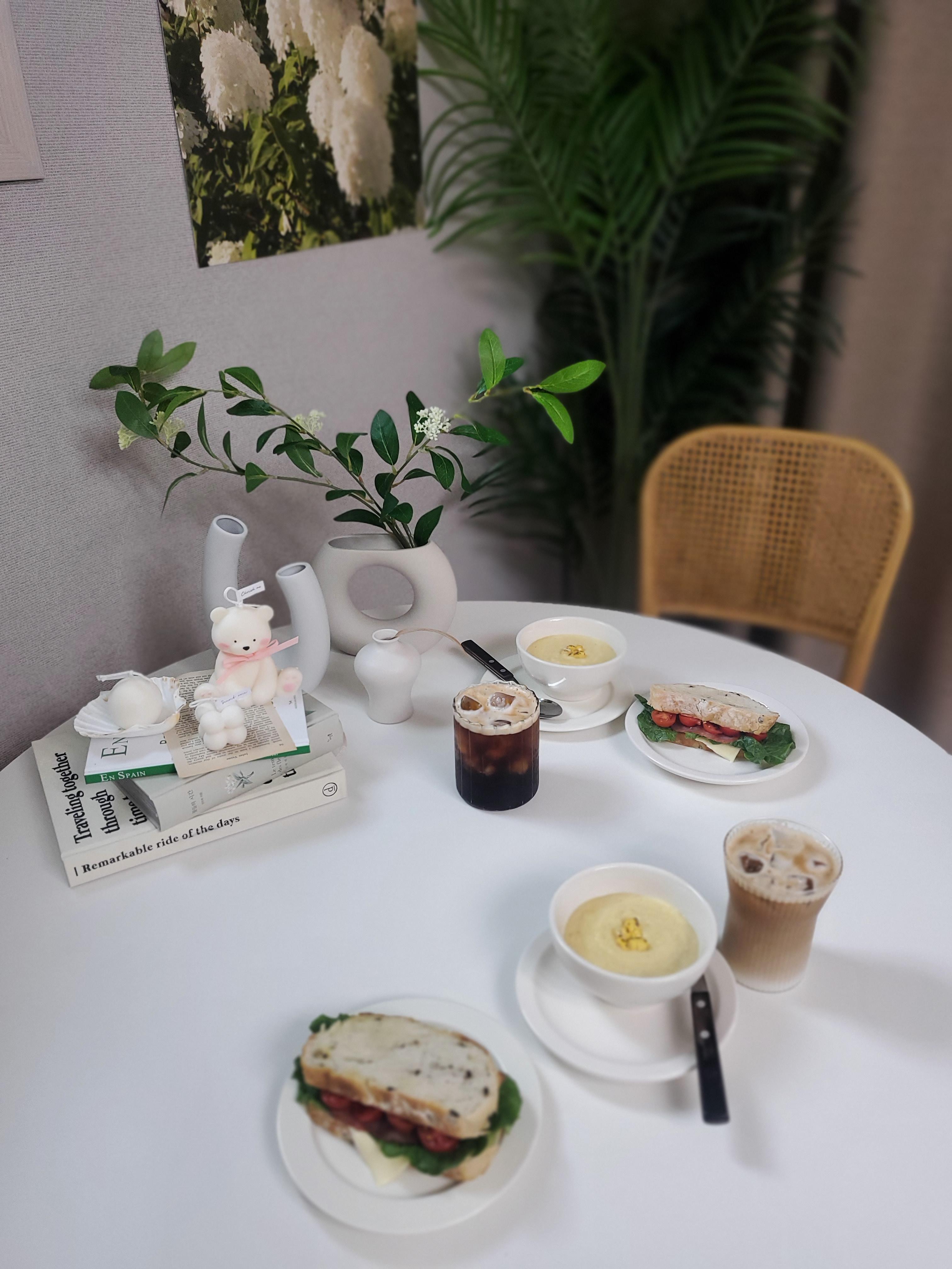  아침은 간단하게 샌드위치먹는날