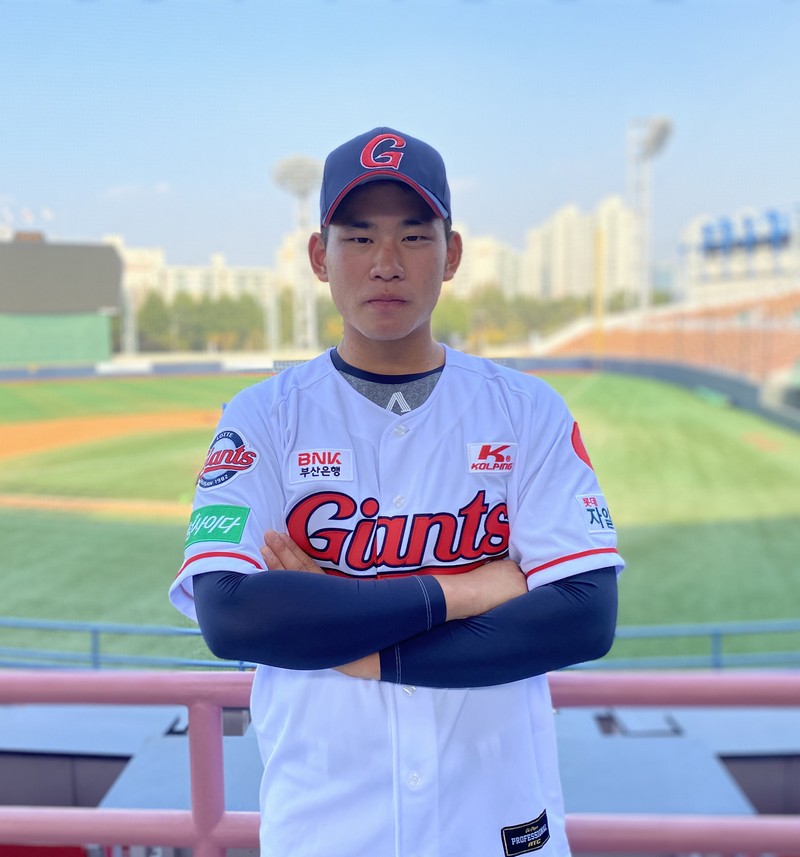  롯데자이언츠, 2021년 신인 1차 지명 김진욱 입단 계약 완료