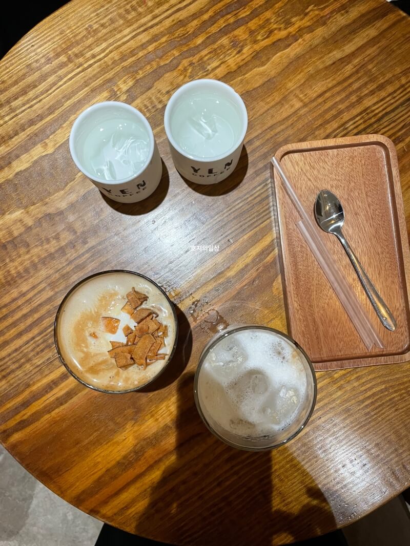 나트랑 핫플 현지 카페 옌 커피 앤 모어 - 냉수