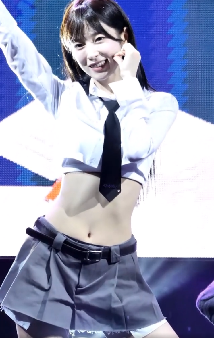  220924 오마이걸 아린 - Dolphin 돌핀 크롭티 패션 움짤 mp4