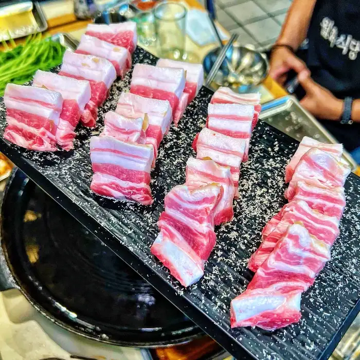  생방송 투데이 벌집 밀랍 숙성 삼겹살 수요맛전 마포 공덕 추천 맛집 무항생제 듀록 흑돼지 오겹살 쫀득살 특고기 3262회 방송 정보