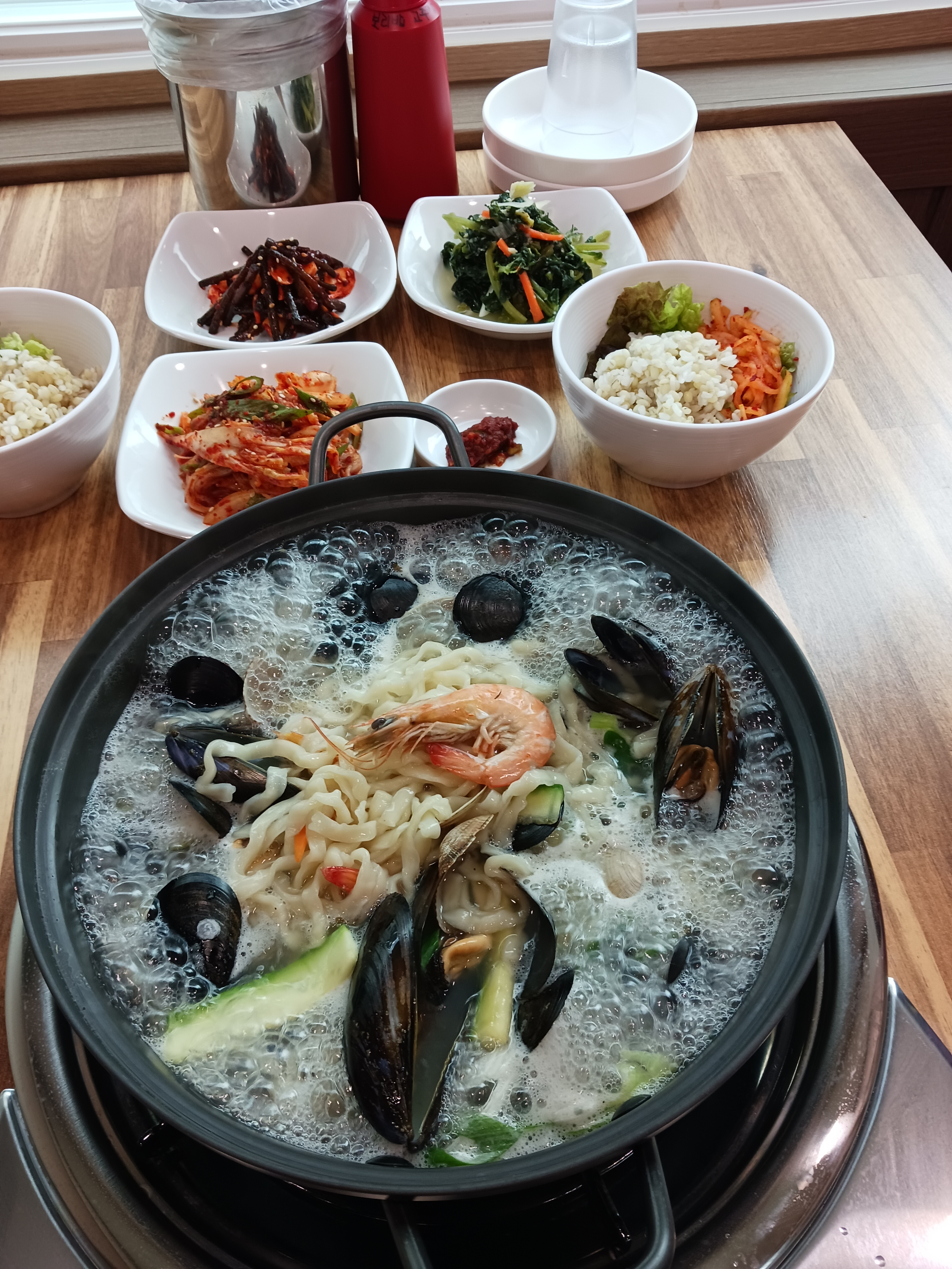 홍바해물칼국수