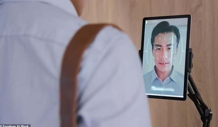 미래의 오피스 환경...인공지능 등 노동력의 20% 대체할 것 VIDEO: Imagine a world where unbiased robots conduct job interviews