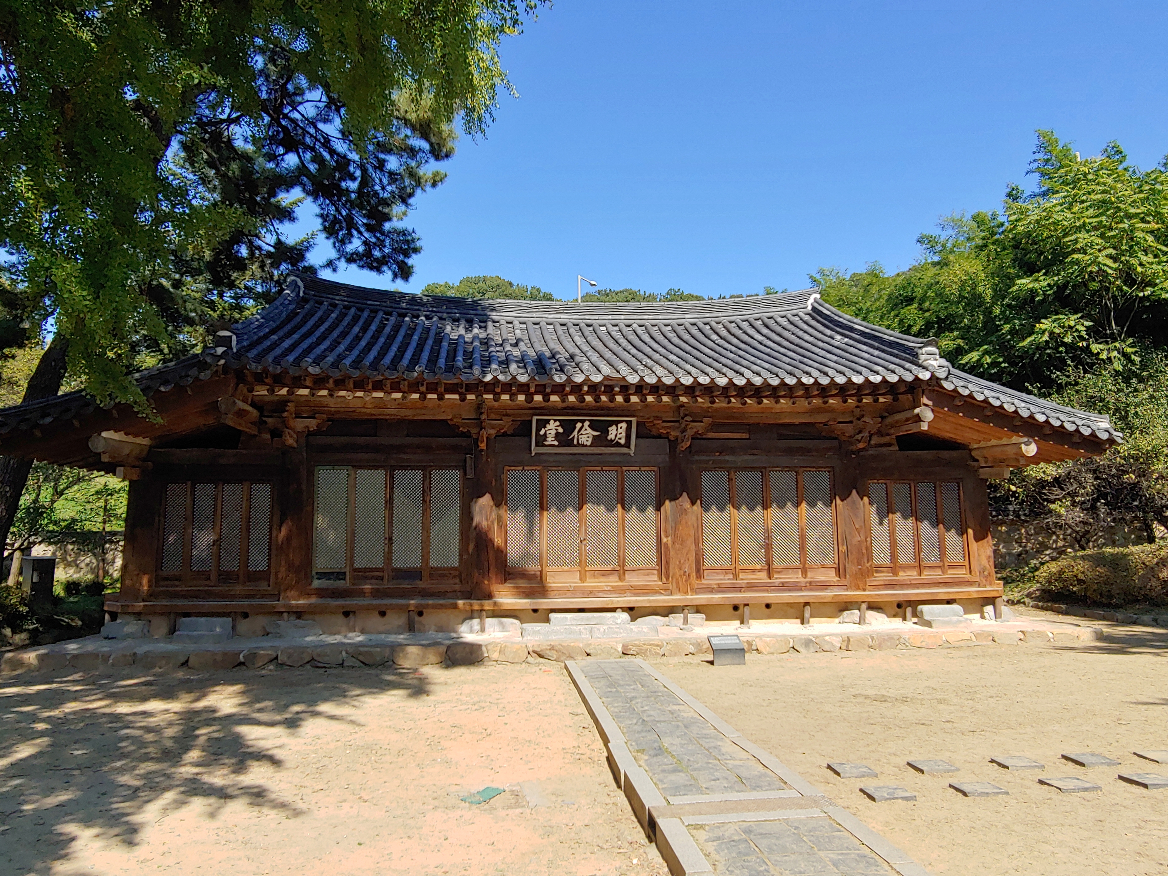 전주한옥마을 가볼만한 곳, 은행나무가 너무 멋진 전주향교 - 휴식같은 여행으로의 초대 이미지
