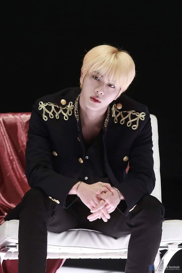  어깨가 태평양 같다는 방탄소년단 진의 놀라운 어깨 너비