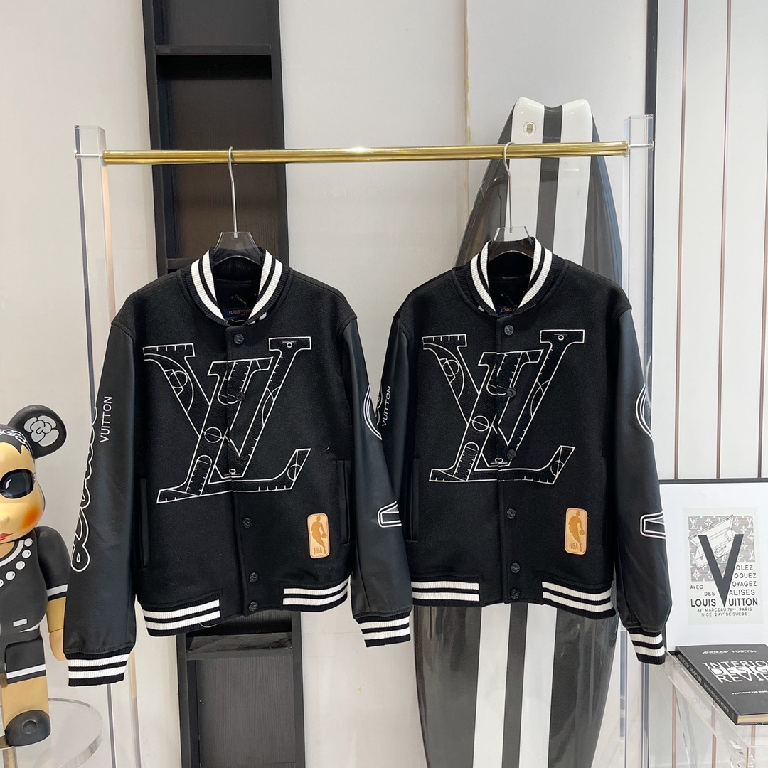  [LOUIS VUITTON x NBA] 루이비통 X NBA 레더 바스켓볼 자켓 1A90L3