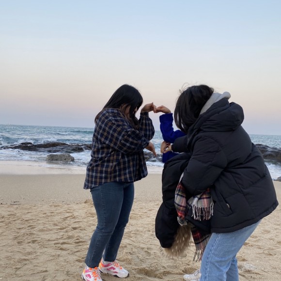손하트 못 해서 답답한 도염..ㅋㅋㅋㅋ) 강릉여행 강문해변●분홍빛 하늘 보면서 물멍때리기(응스 3