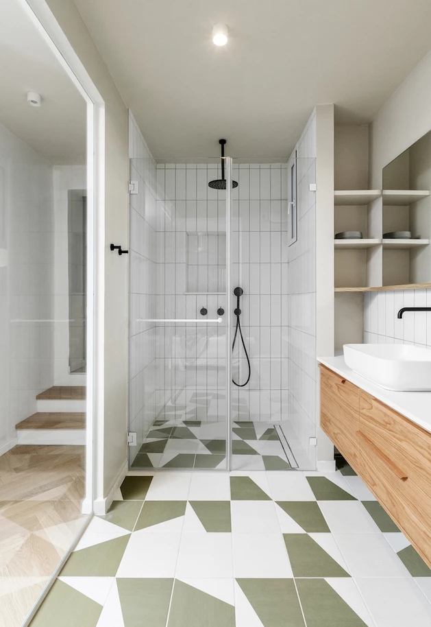 예쁜 거실 인테리어 천장 실링팬 설치한 스킵플로어 15