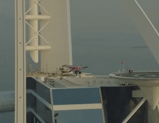  두바이 부르즈 알 아랍 헬기장에 세계 최초 비행기 착륙시키다 VIDEO: World first: Pilot lands plane on Burj Al Arab Jumeirah