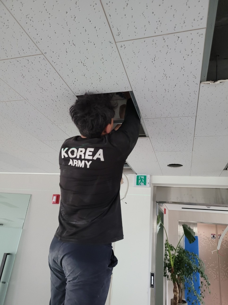 강남 오피스 인테리어 3~4일 전기배선 정리, 경량 프레임, 천장 텍스, 전기배선, 유리박, 석고보드, 전기레일, 램프유닛 15
