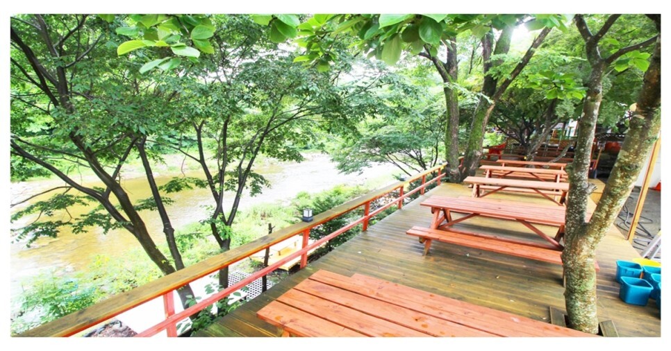  무주 해바라기 펜션 & Hostel, 바로 옆 계곡이 자연 수영장