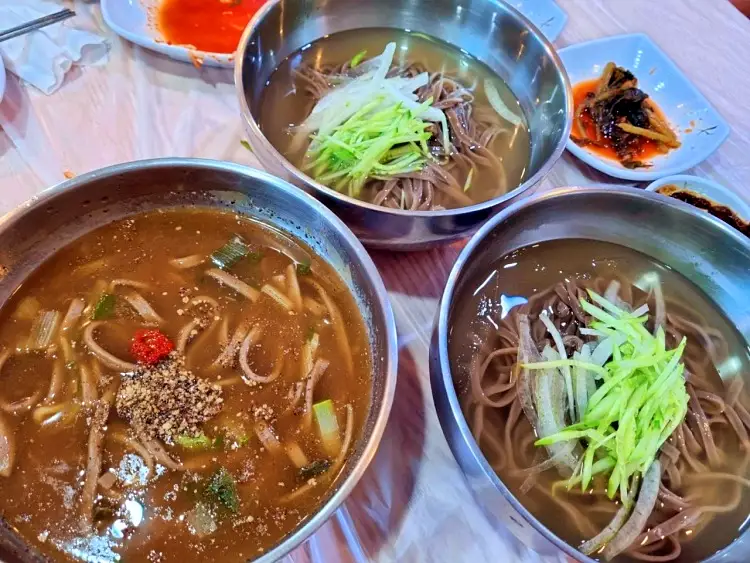 3대째 이어지는 노포 황기 족발&#44; 콧등치기 국수 강원 정선 족발집 맛집