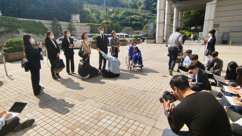  외국인 인터뷰 시, 통역도 녹취를 하나요?