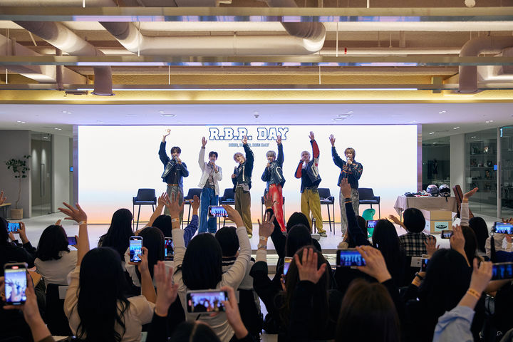 #라이즈멤버 #라이즈데뷔곡 #라이즈GetAGuitar #라이즈승한논란 #라이즈팬클럽명 #라이즈소희 #라이즈앤톤 #라이즈쇼타로 #라이즈성찬 #라이즈음반판매량 #라이즈SM신인그룹 #라이즈TalkSaxy #라이즈Memories #라이즈콘서트 #라이즈브리즈 #라이즈이모셔널팝 #라이즈NCT관계 #라이즈뮤직비디오 #라이즈인스타그램 #라이즈앨범구매 #라이즈음악세계 #라이즈음악특징 #라이즈승한복귀 #승한활동재개 #라이즈7인조 #승한사생활논란 #라이즈팬덤반발 #SM승한복귀결정 #승한자필편지 #라이즈이미지훼손 #승한무기한활동중단 #라이즈6인체제 #승한키스사진유출 #라이즈팬항의 #승한흡연논란 #라이즈멤버갈등 #승한진정성논란 #라이즈팬덤분열 #승한복귀찬반 #SM위저드프로덕션 #라이즈원빈입장 #승한팬반응 #민지학폭 #뉴진스 #NCT논란 #NCT성범죄 #BTS #슈가음주운전