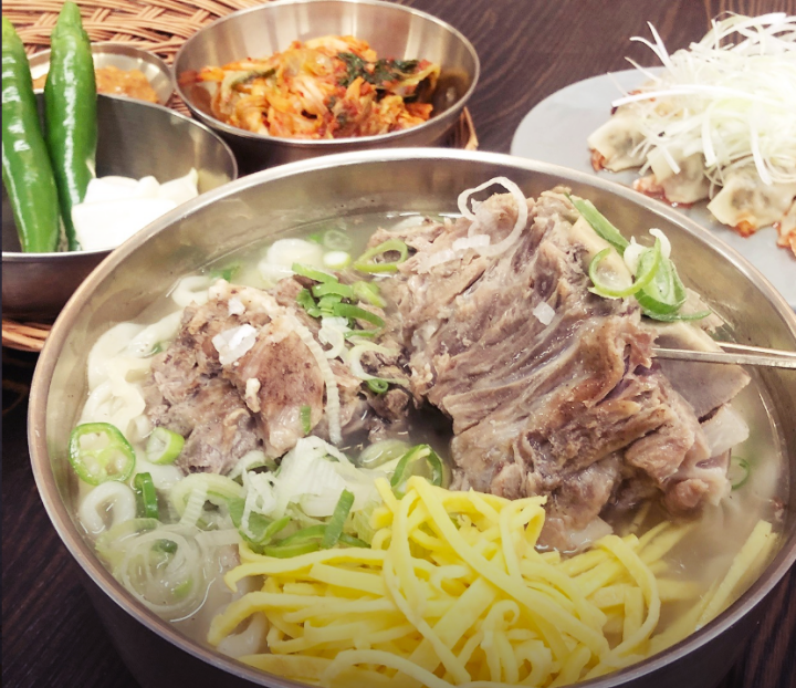 합정-평이담백 뼈칼국수 본점