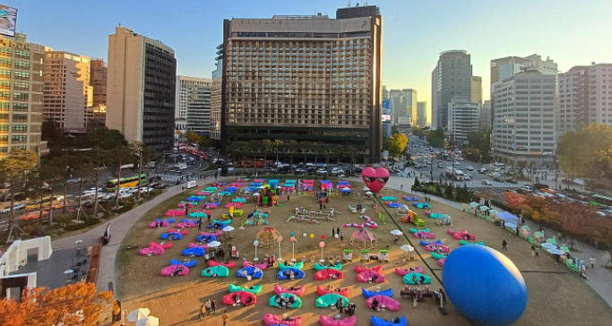 서울 도서관 옥상 에서 바라 본 시청 광장 의 모습