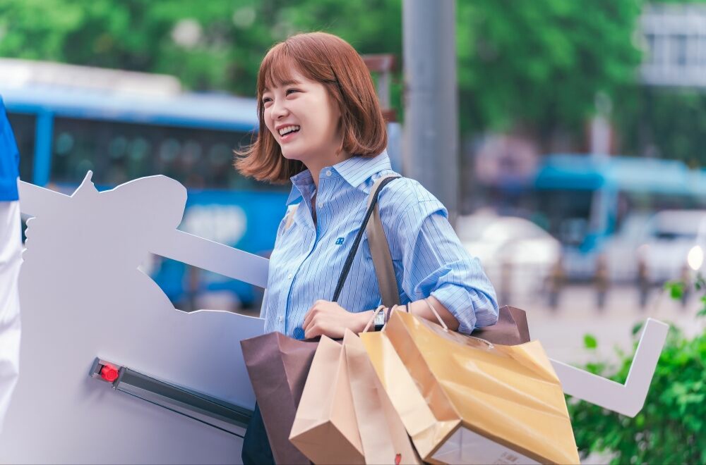  싱크로율 100% 오늘의 웹툰 김세정, 인간 비타민 변신 완료 늘 밝고 당찬 성격의 '온마음'에 완벽하게 빙의한 모습으로 시청자들의 기대감을 수직 상승 단발병을 유발 단발좌