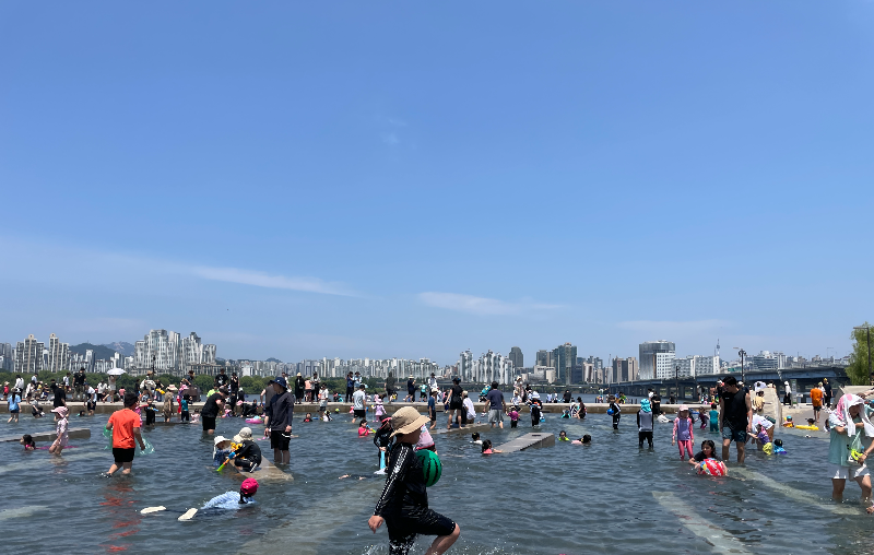 한강 물빛 공원 물놀이존