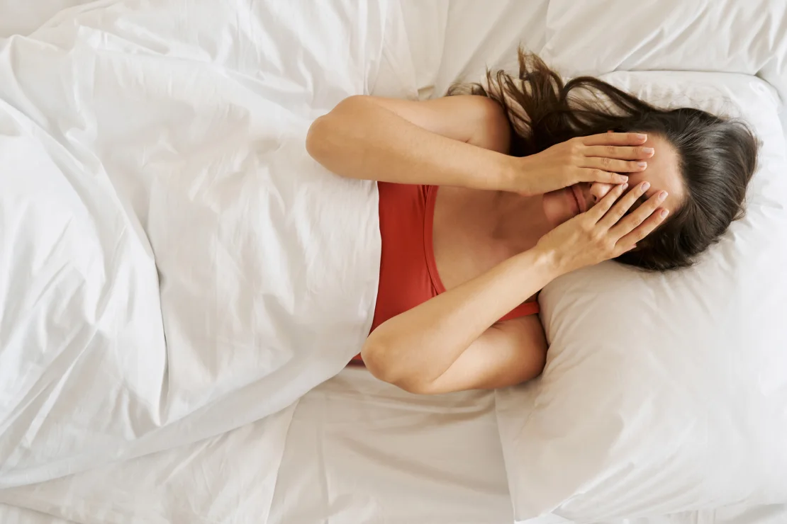 수면 무호흡증은 피곤한 상태로 잠에서 깨고&#44; 감정 조절에 어려움을 겪고&#44; 브레인 포그를 겪게 할 수 있다고 전문가들은 말한다.