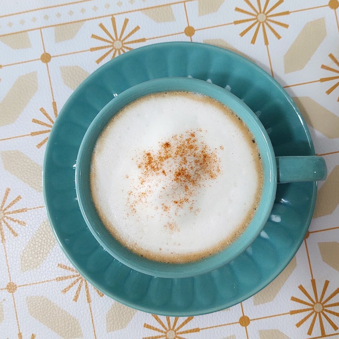좋아하는 시나몬파우더 톡톡 뿌려 마시는 아침의 카푸치노 한 잔&#44; 힐링 한바가지! ⓒ 스텔라의 주부사전