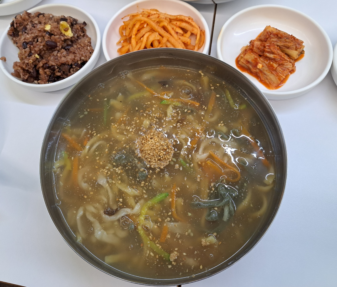 오늘은능이칼국수 이미지