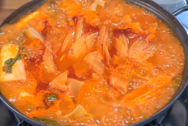 생생정보-통고기김치찌개