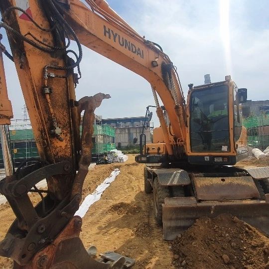  현대 R140W 2013년식 4200만원 판매합니다.
