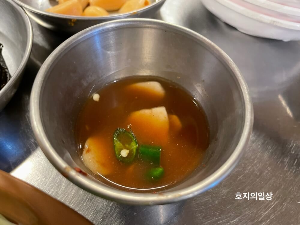 제주 중문 흑돼지 맛집 모메든 식당 - 주인공 멜젓