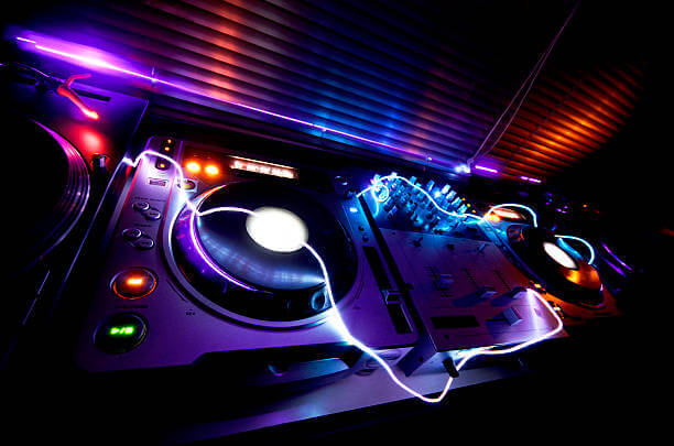  2024년 DJ컨트롤러(CDJ)추천 및 구매가이드[CDJ추천/오디오믹서추천/디제잉입문장비추천/DJ입문장비추천/클럽DJ장비/턴테이블추천/DJ턴테이블/DJ장비종류/DJ장비가격/초보DJ장비]