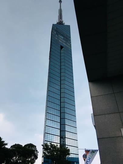 밖에서 본 후쿠오카 타워 사진