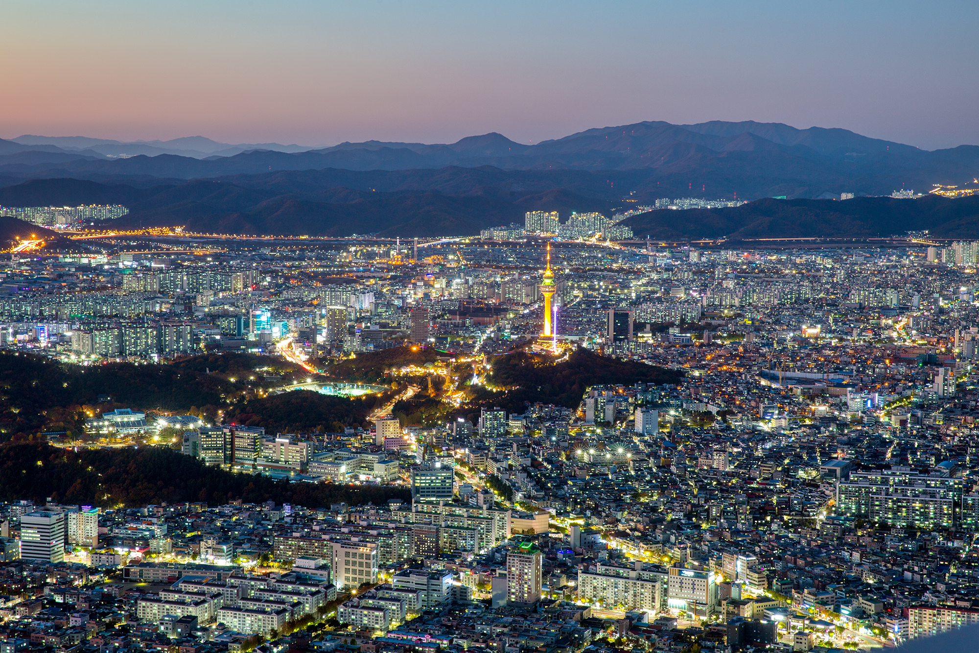  앞산 전망대에서 본 대구 야경
