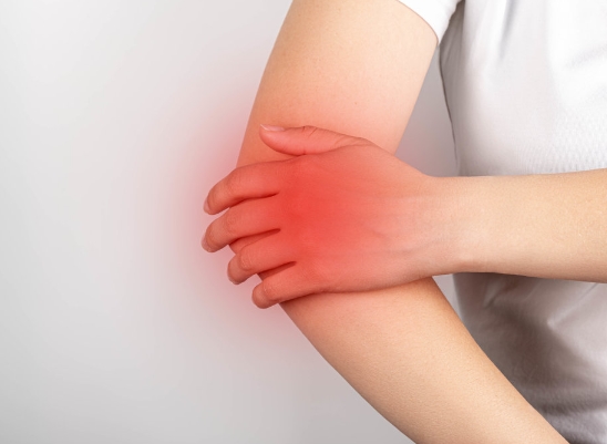 팔꿈치 통증의 주요 원인들