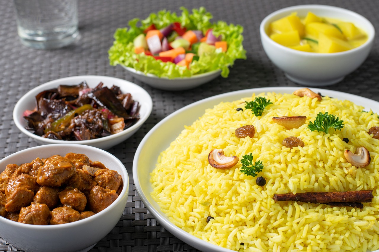 동남아에서 맛보는 봄철 음식 (쏨땀, 똠얌꿍, 신선한 트로피컬 과일) 관련 사진