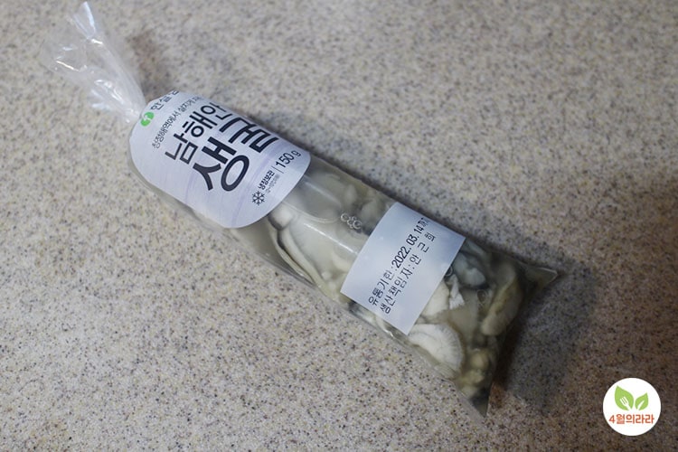 한살림 남해안 생굴 150g 비닐에 담긴 모습