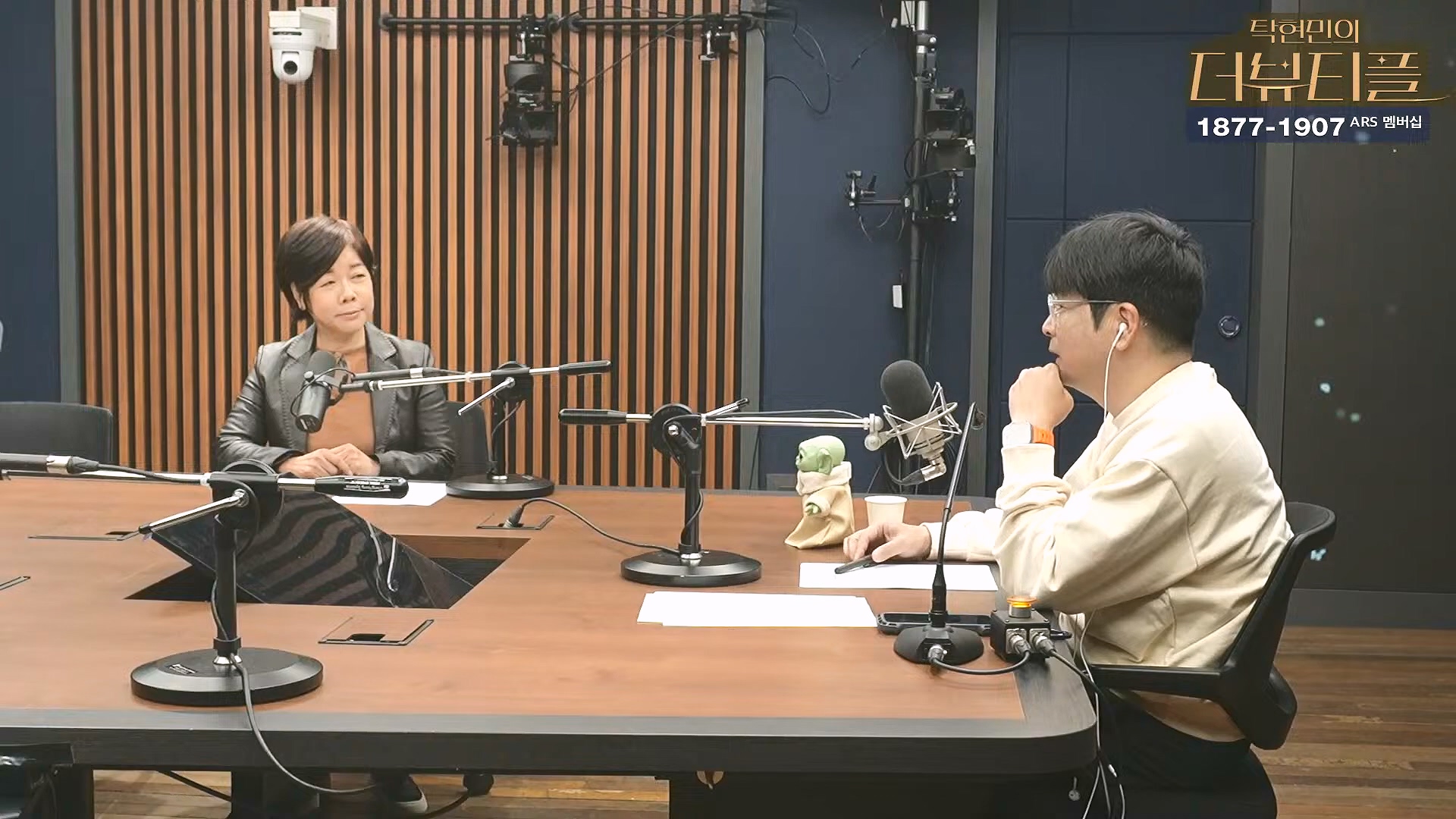 [#탁현민의더뷰티플] 진정한 예술가는 그 무엇도 경멸하지 않는다 ¦ 2024년 12월 27일 금요일 ¦ 다시 19회 (1080p_30fps_H264-128kbit_AAC).mp4_20241227_151502.687.jpg