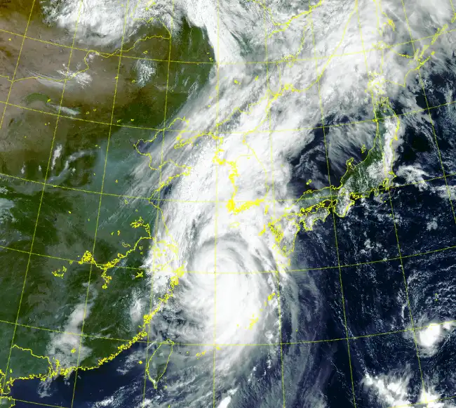 9월 5일 한국 국가기상위성센터의 천리안위성 2A호로 관측한 태풍 힌남노의 위성사진