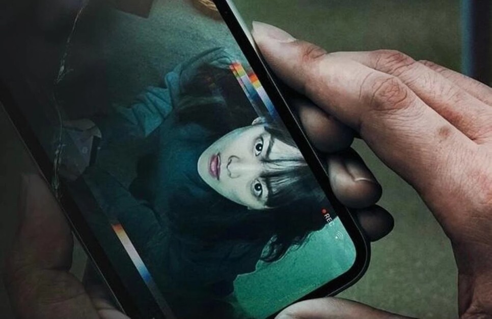  임시완·천우희, 영화 '스마트폰을 떨어뜨렸을 뿐인' 대박날까...공개하자 전세계 넷플릭스 2위