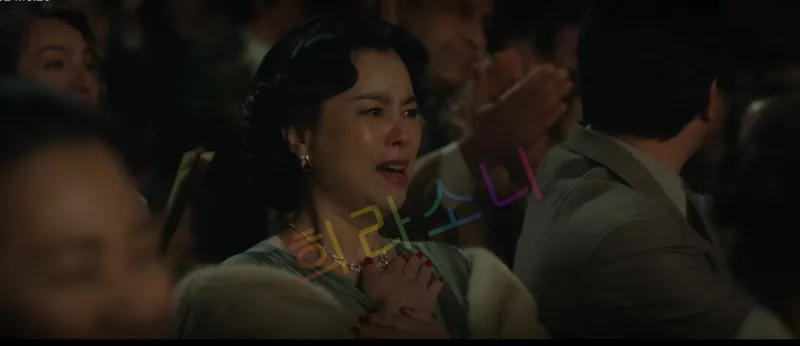 영인의 무대에 감동받는 엄마