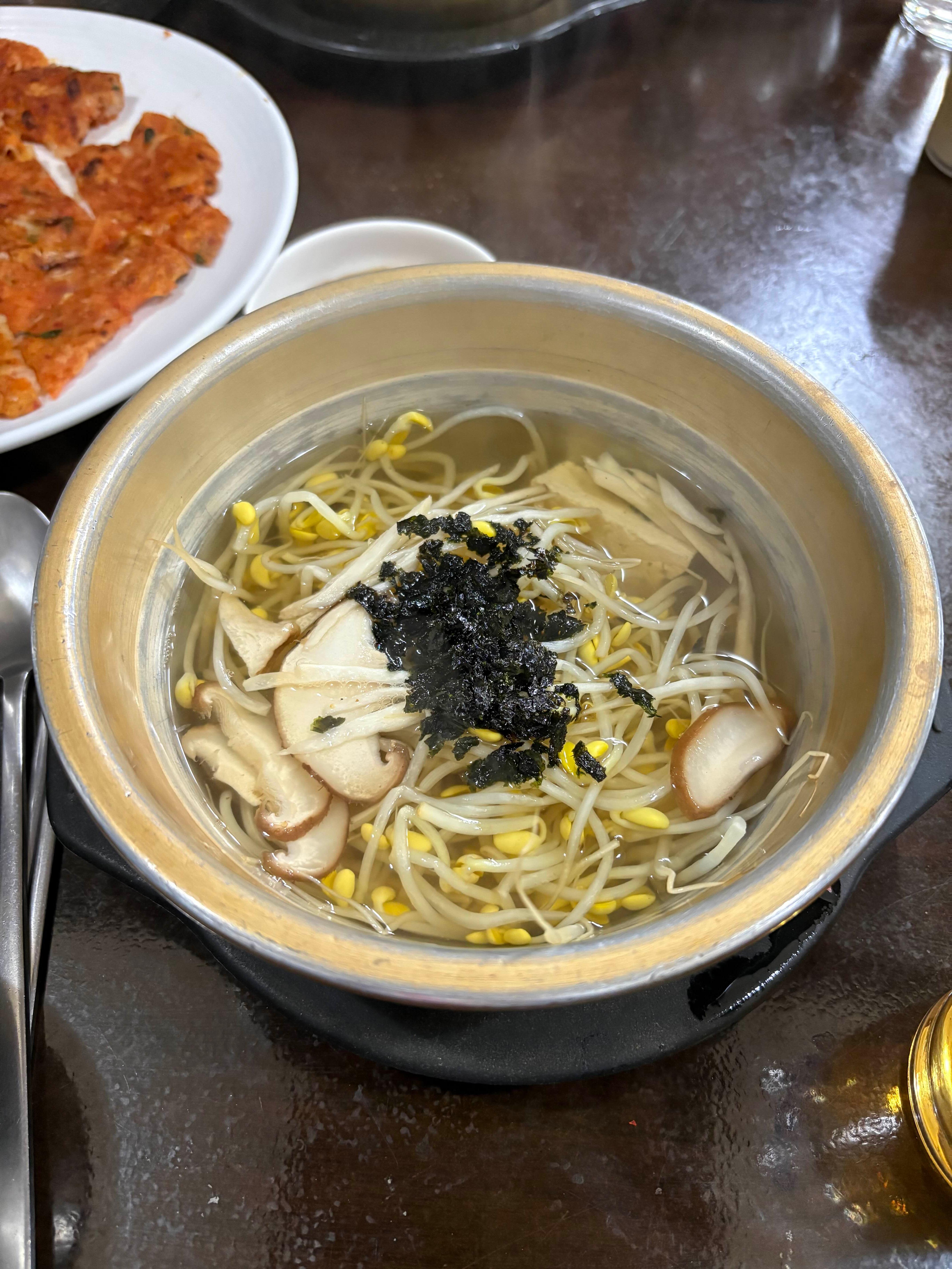 alt=&quot;시원하고 깔끔한 콩나물국밥 가성비 콩나물국밥 찐 맛집 인정&quot;