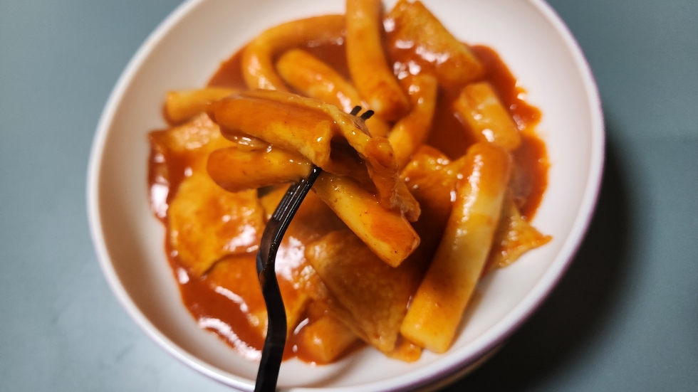시장 떡볶이에 가깝다고 느껴지는 햇빛찬 파주떡볶이 보통맛 맛있는 밀떡 - undefined - undefined - 보통맛 = 살짝 매운 맛. 시장 떡볶이에 가깝다고 느껴지는 햇빛찬 파주떡볶이 보통맛 맛있는 밀떡 - undefined - undefined - 보통맛 = 살짝 매운 맛.