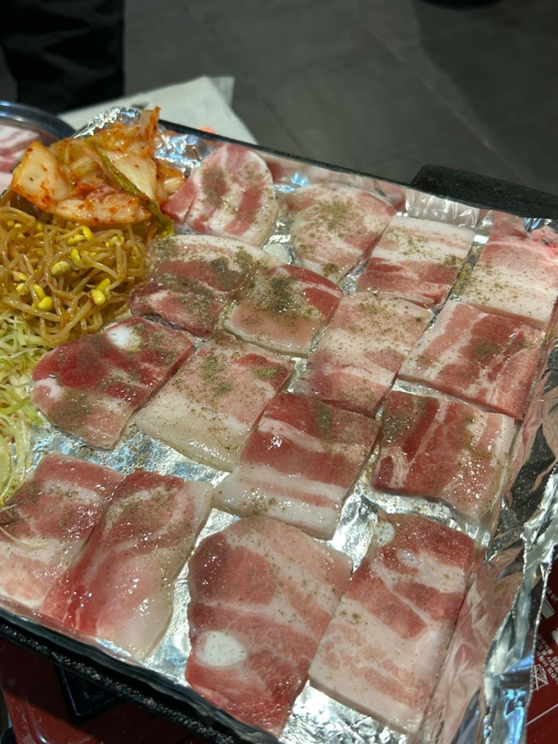 욱이네식당 이미지