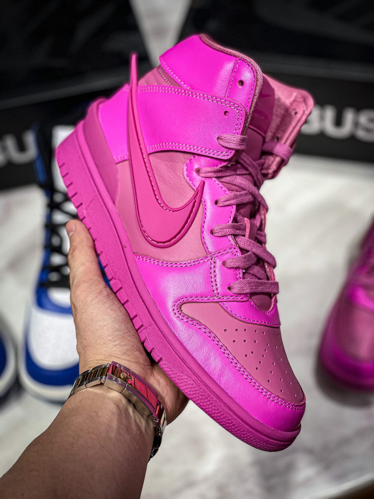  [NIKE x AMBUSH] 나이키 X 엠부쉬 덩크 하이 코스믹 푸시아 COSMIC FUCHSIA CU7544-600