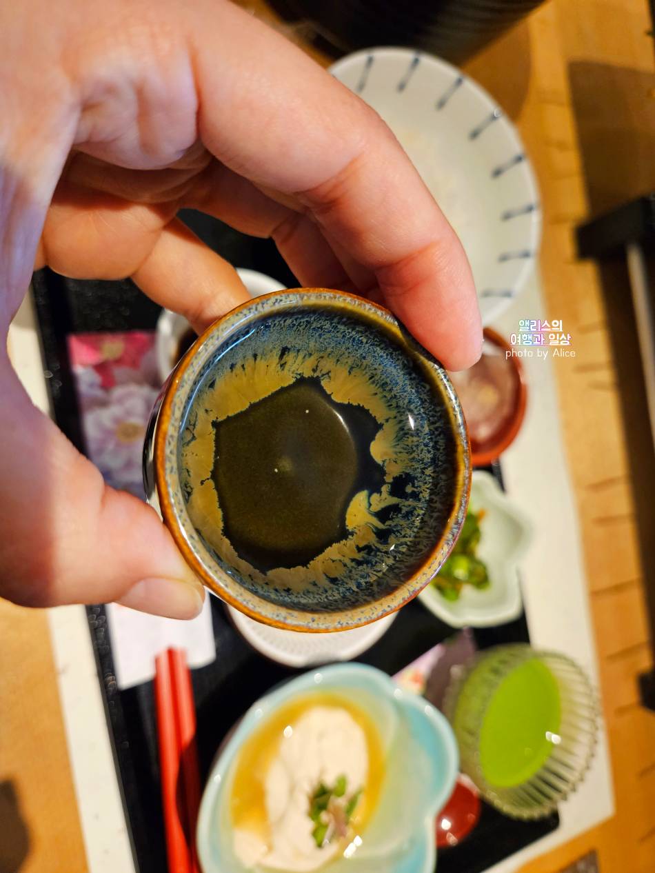 일렬로 늘어선 맛있는 꼬치 튀김 교토 기온 본점 마이코 한 리뷰 5