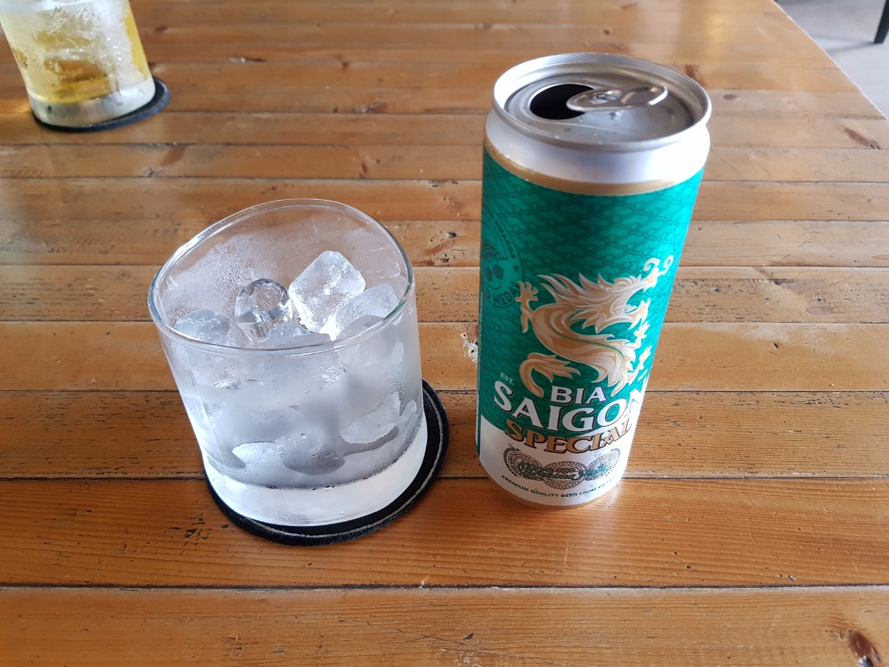 호치민 Downtown Steakhouse 사이공 스페셜 맥주